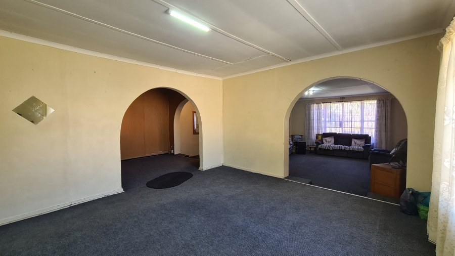 4 Bedroom Property for Sale in Naudeville Free State